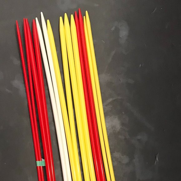 Knitting items (needles, bobbins, gauge, yarn holders) - Picture 6 of 14